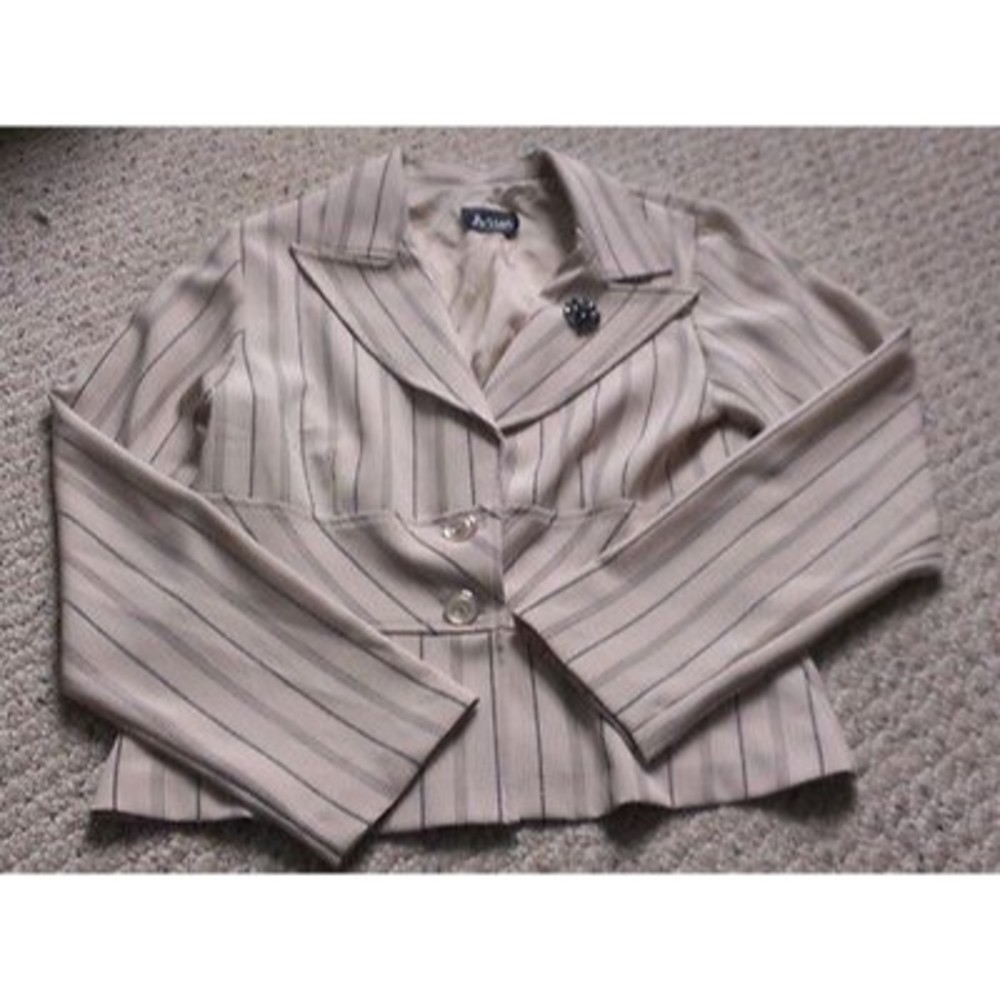 Junior's long-sleeved pinstripe blazer with sparkly brooch, size M